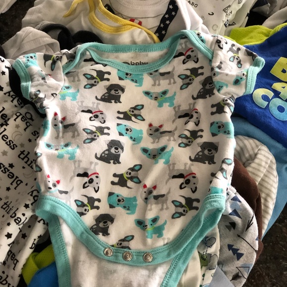 SOLD 40 piece lot baby clothing - Picture 5 of 6